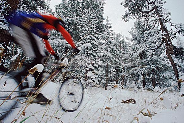 how to ride on rainy or snowy days